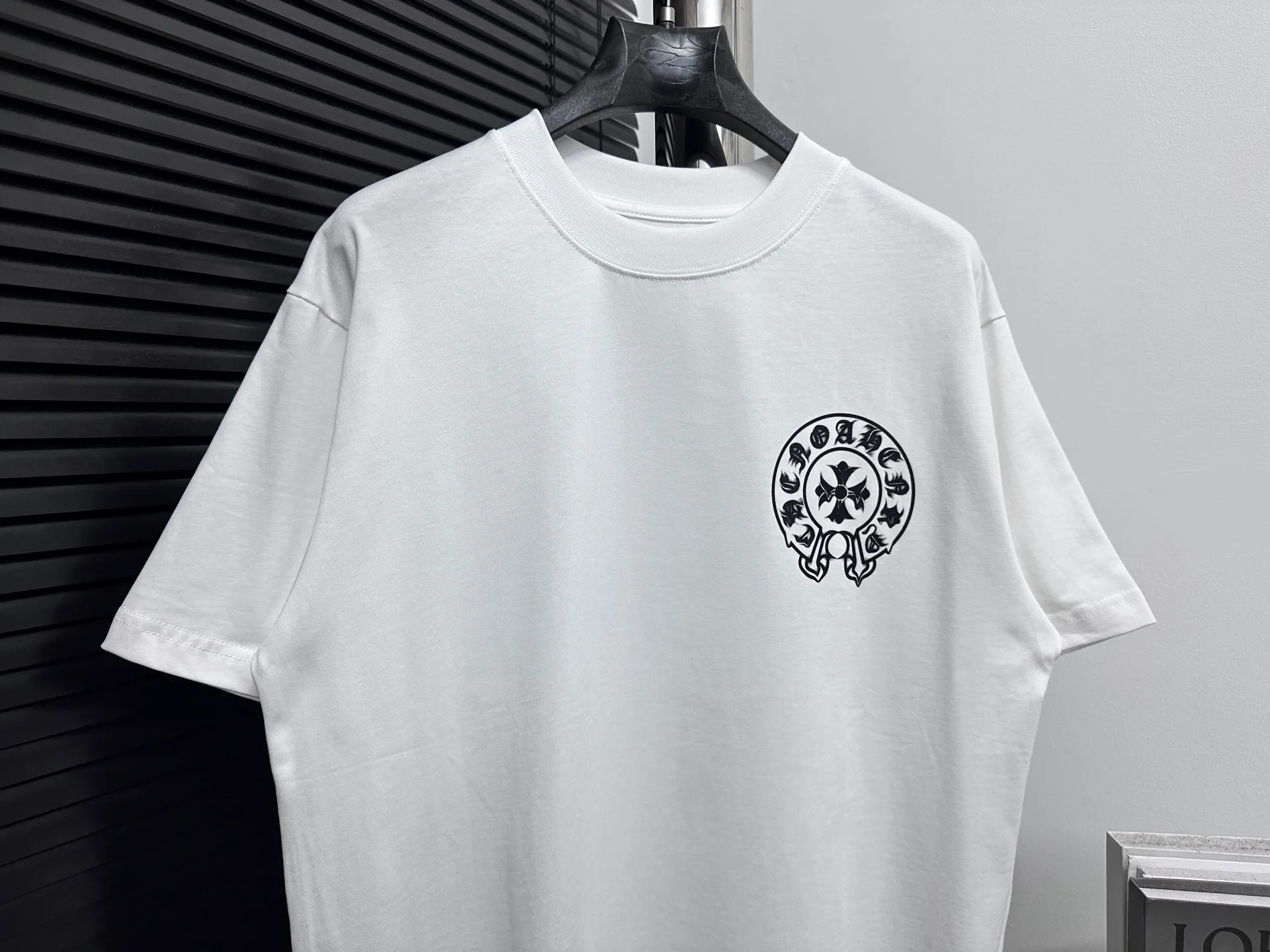 ￼🅿️170 【ChromeHearts】Chrome Hearts 25ss stretched round neck T-shirt Original fabric Official same style Short-sleeved T-shirt Customized 260g vat-dyed fabric Very comfortable to the touch Latest brick cabinet synchronization for spring and summer Fashionable and personalized Super versatile and good-looking Very suitable for both men and women A must-have style Tag Collar label Washed wheat Complete with three labels Color: Black White Size: XS-L